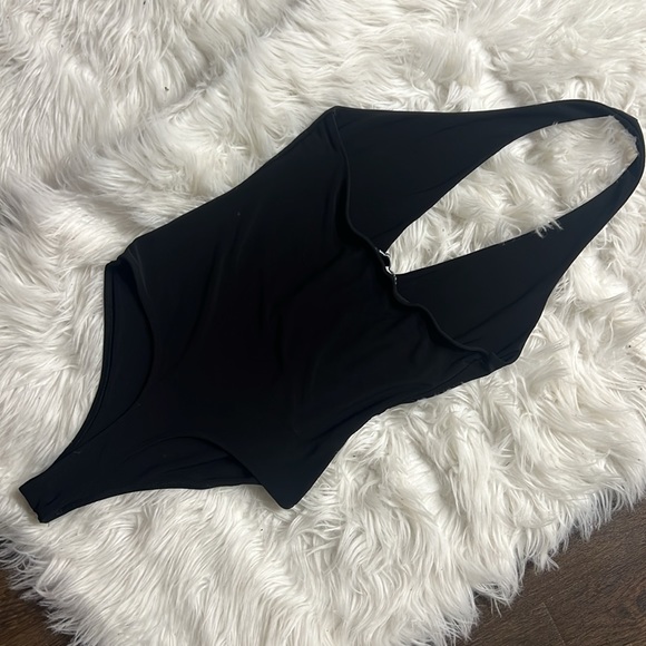 Fashion Nova V-Cut Halter Bodysuit - Picture 4 of 5